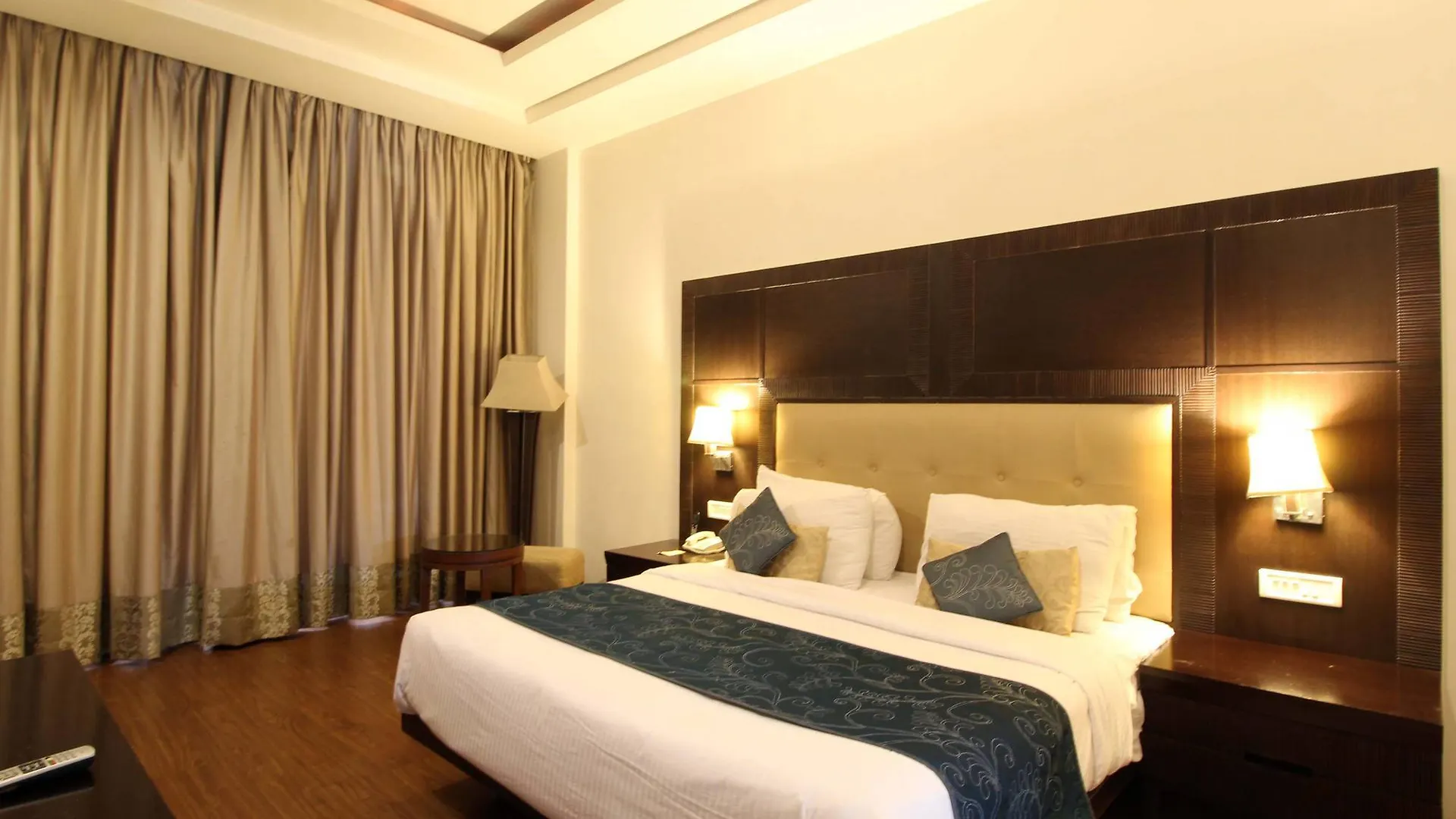 S.K Premium Park Hotel New Delhi 4*,